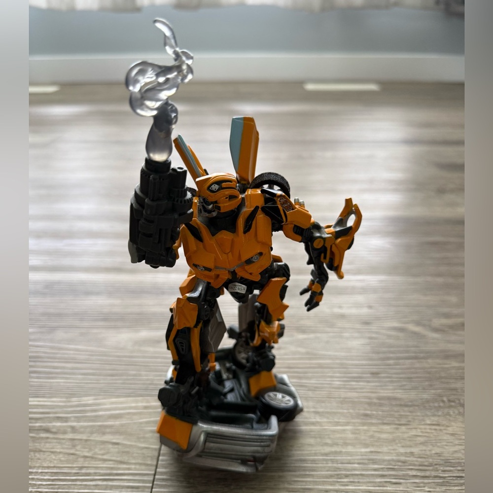 2006 Transformers Bumblebee Action Figure